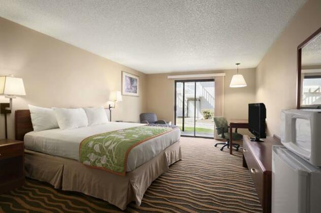 Howard Johnson by Wyndham Tacoma Hotel & Suites - Photo5