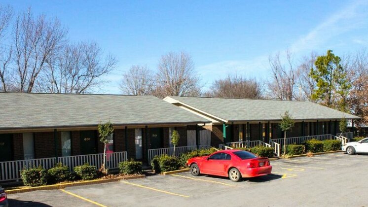 Oak Hill Inn and Suites - Photo2