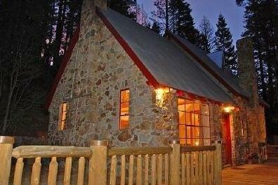 RedAwning Darling Delight Cabin