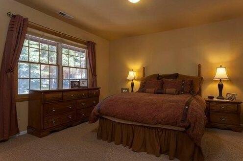 Kings Court Vacation Rental - Photo3