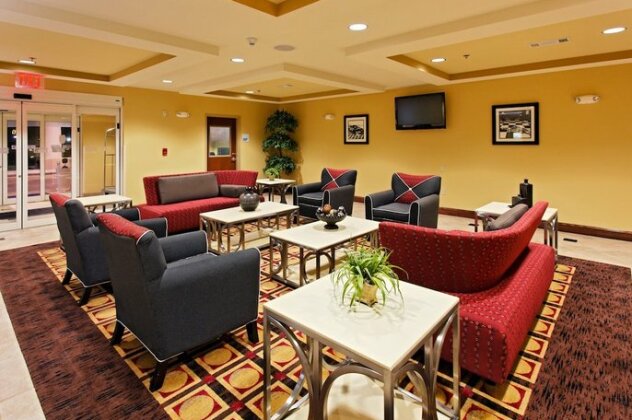 Holiday Inn Express Hotel & Suites Talladega - Photo3