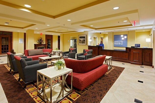 Holiday Inn Express Hotel & Suites Talladega - Photo5