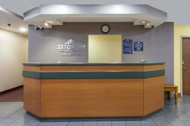 Microtel Inn & Suites by Wyndham Tallahassee - Photo2