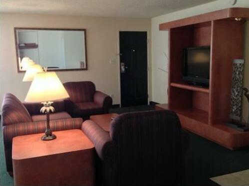 University Inn and Suites Tallahassee - Photo4