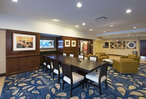 DoubleTree by Hilton Hotel Tampa Airport-Westshore - Photo5