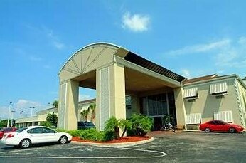 Econo Lodge Conference Center Tampa - Photo3