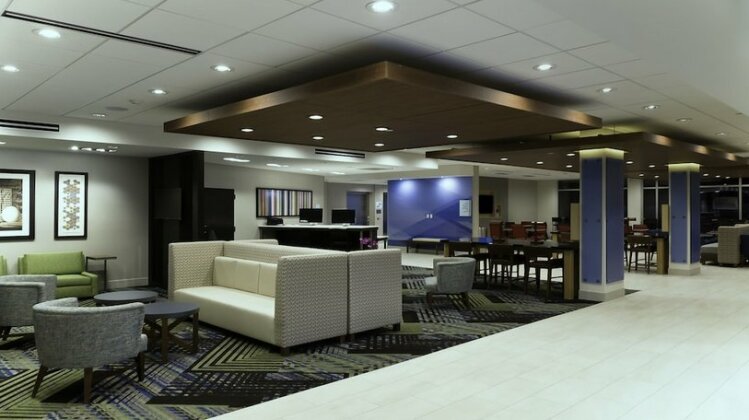 Holiday Inn Express & Suites - Tampa East - Ybor City - Photo3