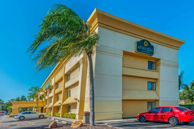 La Quinta Inn & Suites Tampa Brandon West - Photo3