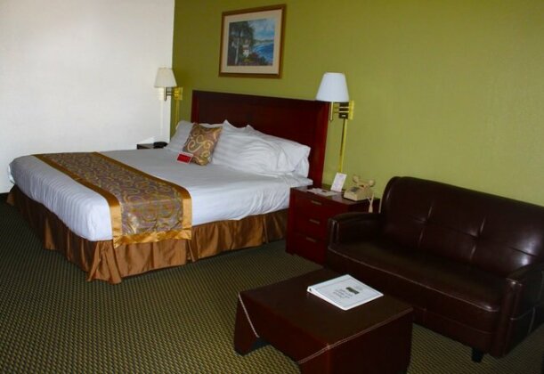 Ramada by Wyndham Temple Terrace Tampa North - Photo4