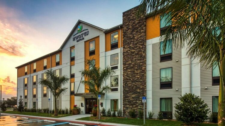 Uptown Suites Extended Stay Tampa FL- Riverview