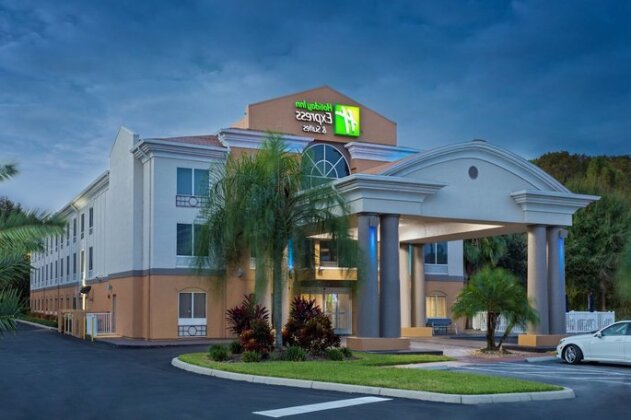 Holiday Inn Express & Suites Tavares - Photo2