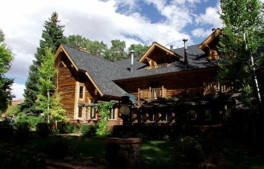 The Lodge at Red River Ranch