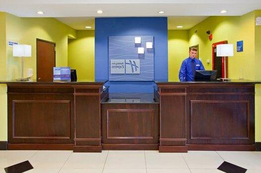 Holiday Inn Express & Suites Tell City - Photo4