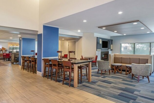 Holiday Inn Express and Suites Phoenix Tempe - University - Photo3