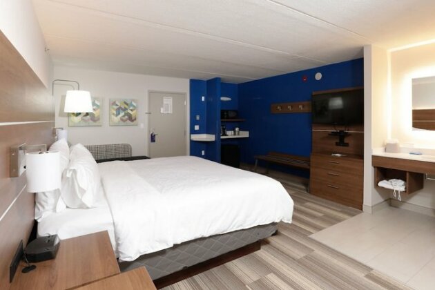 Holiday Inn Express Hotel & Suites Tempe - Photo4