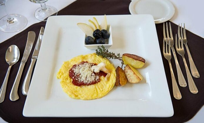 Birchfield Manor Inn and Restaurant - Photo4