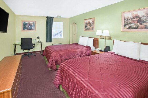 Days Inn & Suites by Wyndham Terre Haute - Photo5