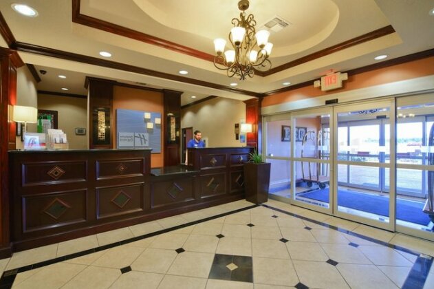 Holiday Inn Express Hotel & Suites Terrell - Photo3