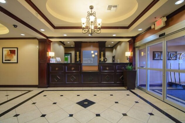 Holiday Inn Express Hotel & Suites Terrell - Photo4