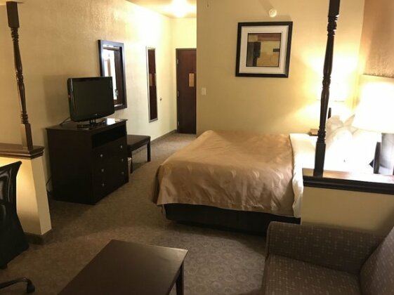 Quality Inn and Suites Terrell - Photo2