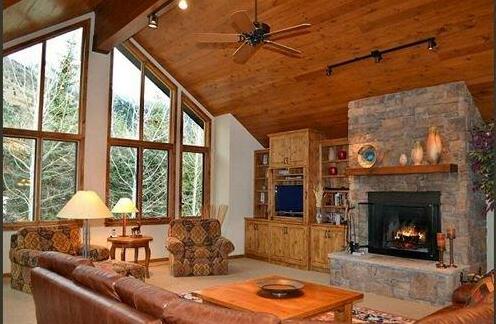 Peak Lodge Home by Jackson Hole Real Estate Company - Photo4
