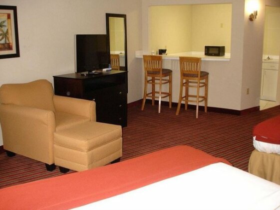 Holiday Inn Express Hotel & Suites - The Villages - Photo5