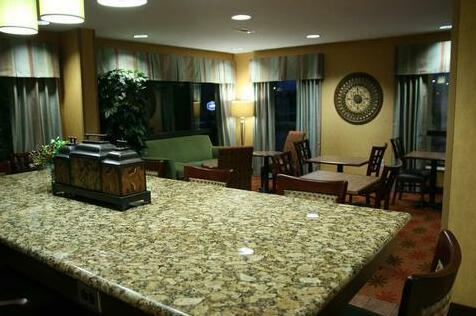 Baymont Inn and Suites by Wyndham The Woodlands - Photo4
