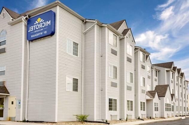 Microtel Inn & Suites by Wyndham Thomasville - Photo2