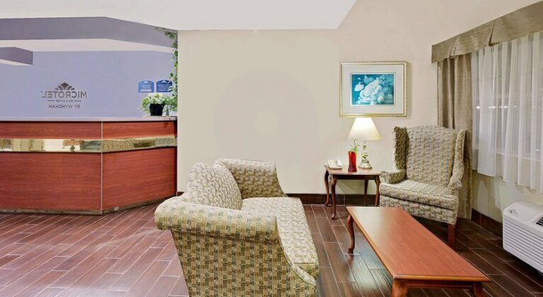 Microtel Inn & Suites by Wyndham Thomasville - Photo4