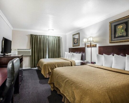 Quality Inn & Suites Thousand Oaks - US101 - Photo2