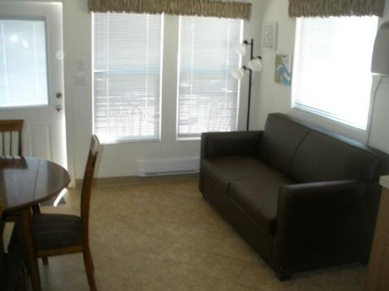 Palm Springs Camping Resort Cottage 1 - Photo4