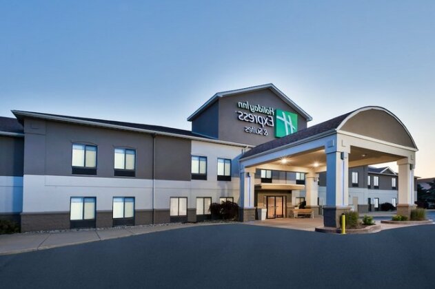 Holiday Inn Express and Suites Three Rivers