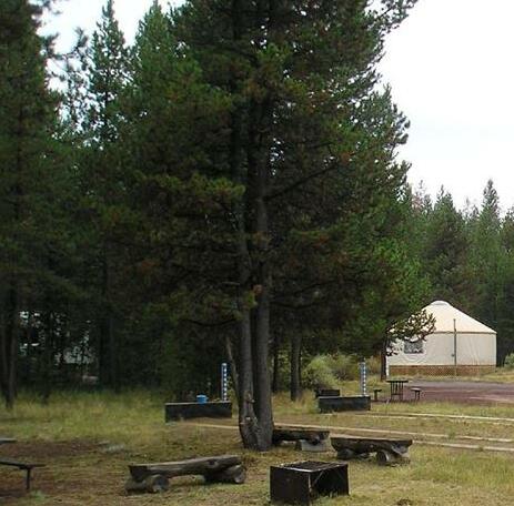 Bend-Sunriver Camping Resort 16 ft Yurt 15 - Photo3