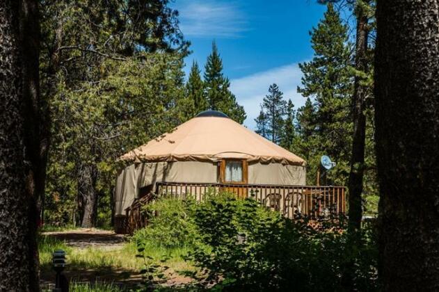 Bend-Sunriver Camping Resort 24 ft Yurt 12