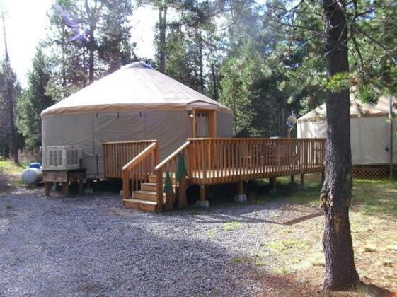Bend-Sunriver Camping Resort 24 ft Yurt 12 - Photo3