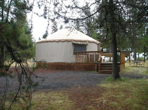 Bend-Sunriver Camping Resort 24 ft Yurt 12 - Photo5