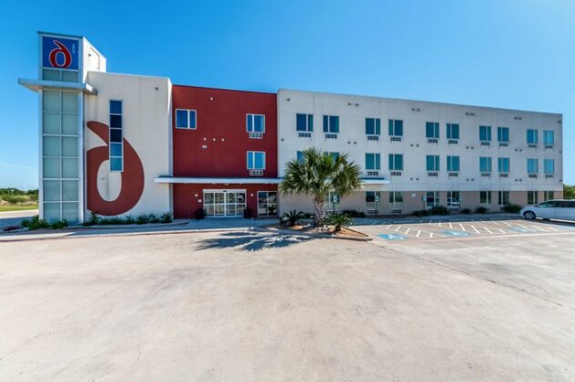 Motel 6 Three Rivers - Photo3