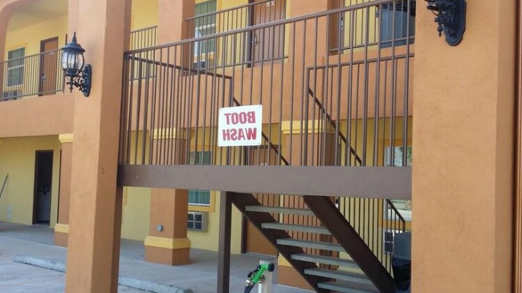Texan Inn and Suites Tilden - Photo2