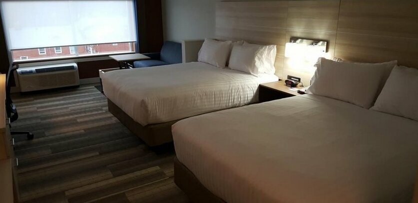 Holiday Inn Express & Suites Toledo West - Photo3