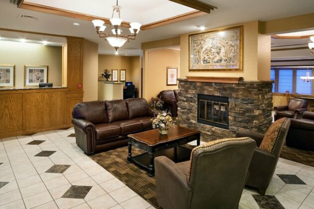 ClubHouse Inn & Suites Topeka - Photo3