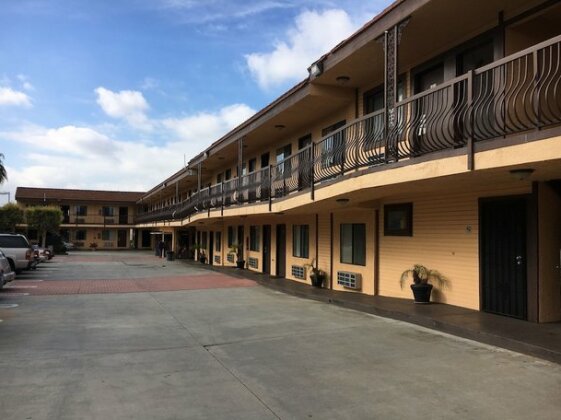 Del Amo Inn