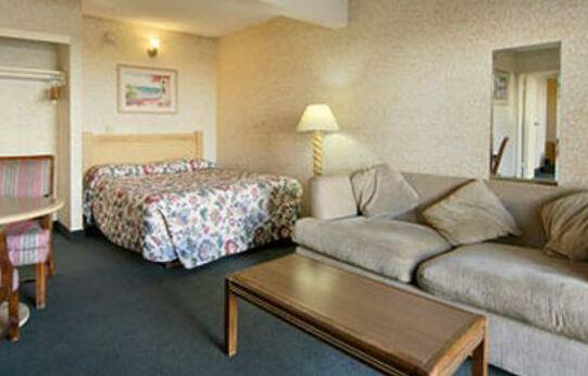 Torrance Inn & Suites - Photo2