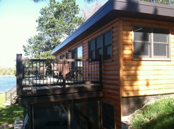 Lake house and 2 Cabins - Photo2
