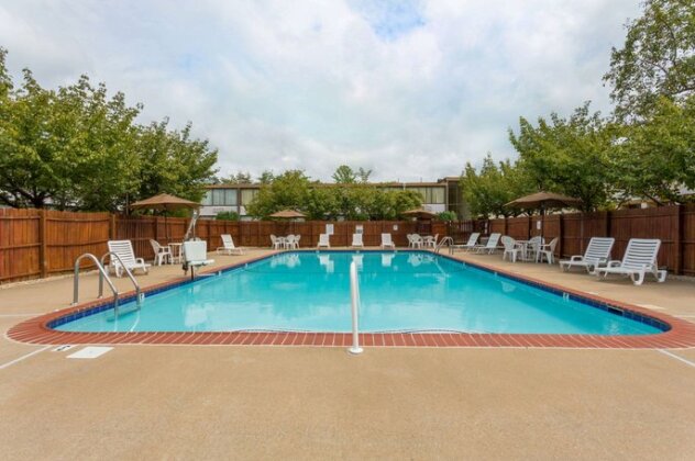 Ramada by Wyndham Triangle Quantico - Photo5