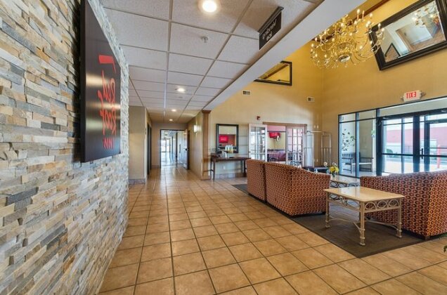 Red Roof Inn St Louis - Troy- IL - Photo5