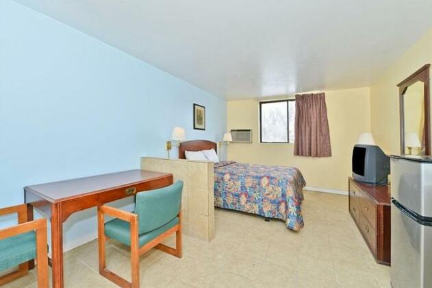 Troy Inn and Suites - Photo4