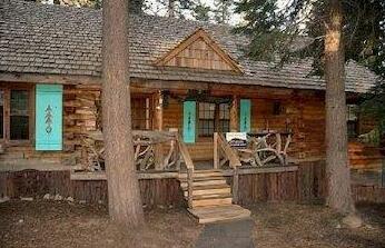 Lucky Tree Cabin