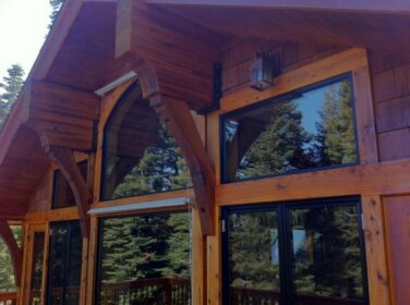 Luxury TreeHouse in Tahoe Donner with Hot Tub and Media Room by RedAwning
