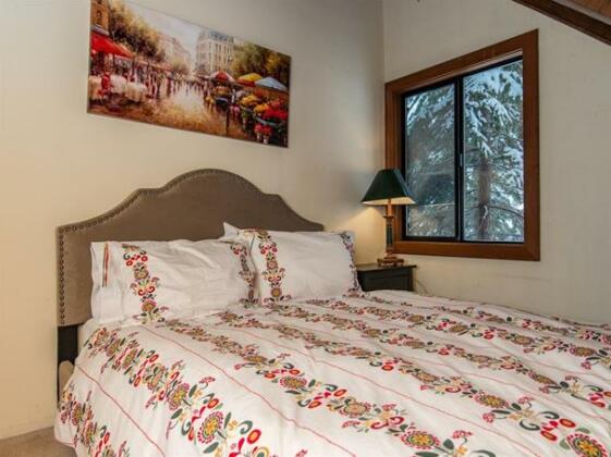 Spacious Truckee Cabin for 12 - Photo3