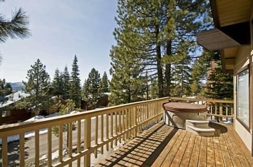Tahoe Donner Cabin with Alpine Views and Hot Tub - Photo3